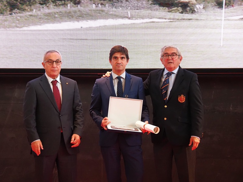 Gala RFEG 2019, R.N.C.G.S.S. Basozabal recibe la Placa al Mérito en el Golf 